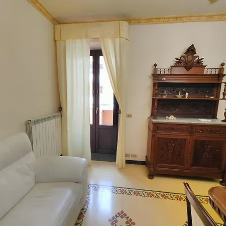 Di Bella Taormina 아파트 *